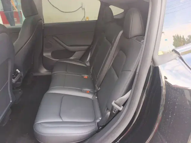Tesla Model Y — Фото автомобиля 16