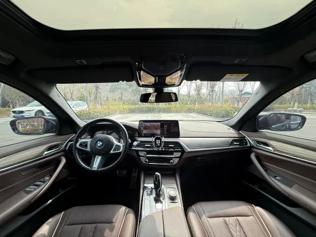 BMW 5 Series — Фото автомобиля 14