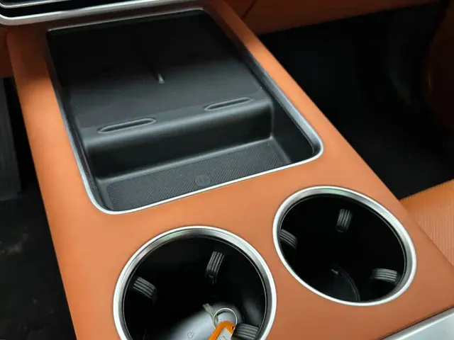 Li Auto L8 — Фото автомобиля 15