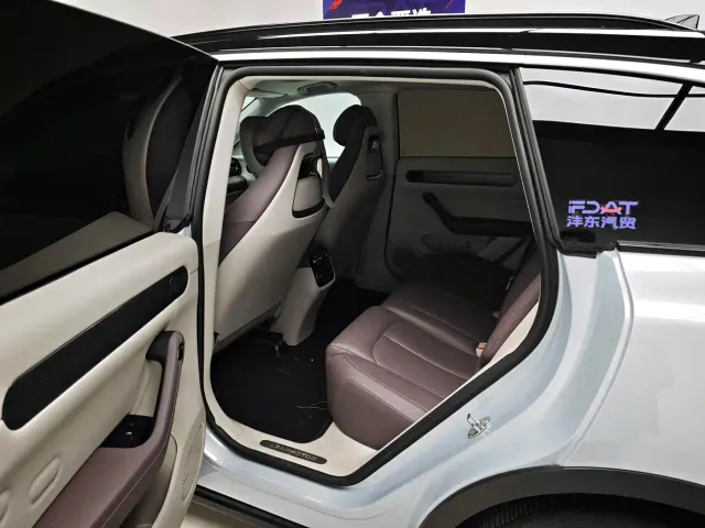 Leapmotor C11 — Фото автомобиля 8