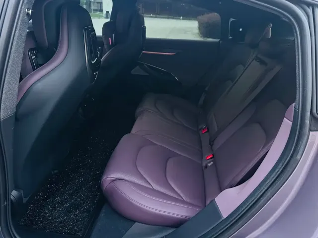 Xiaomi SU7 — Фото автомобиля 14