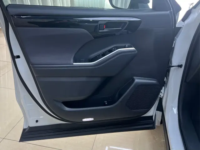 Toyota Highlander — Фото автомобиля 8