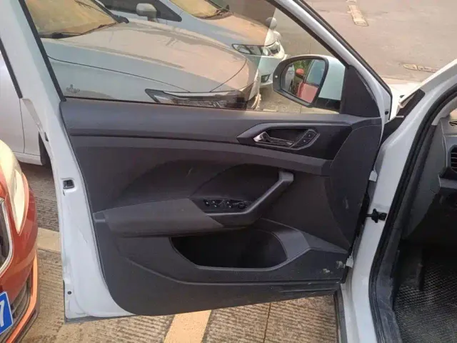 Volkswagen T-Cross — Фото автомобиля 7