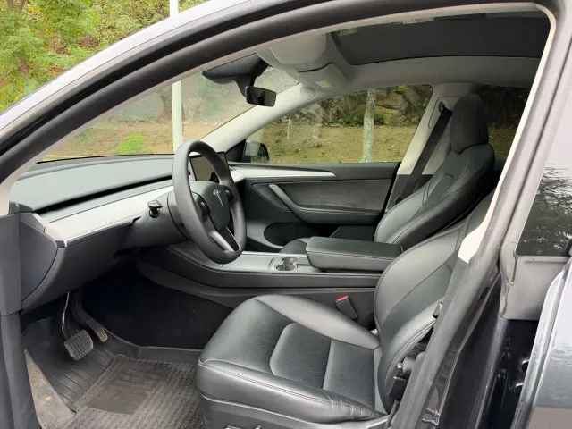 Tesla Model Y — Фото автомобиля 12