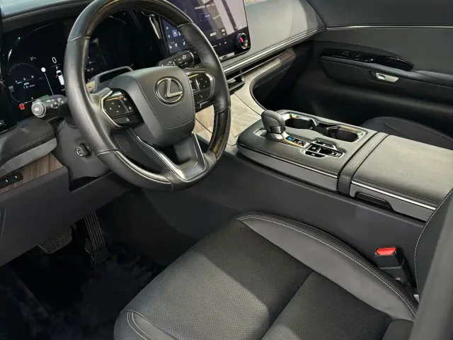 Lexus LM — Фото автомобиля 8