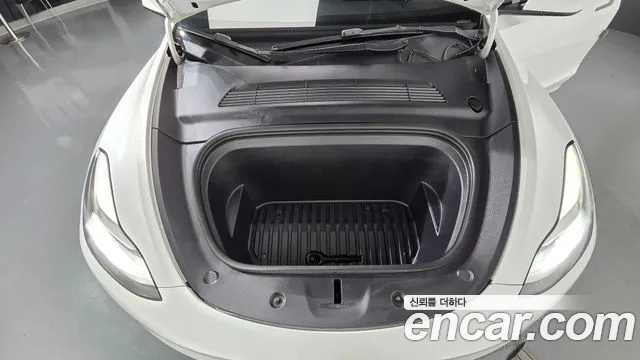Tesla Model Y — Фото автомобиля 6