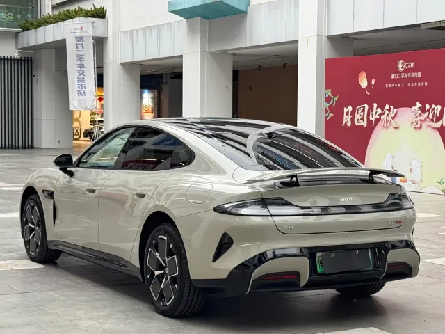 Xiaomi SU7 — Фото автомобиля 13