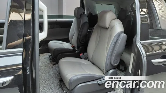 Kia Carnival Generation 4 — Фото автомобиля 18