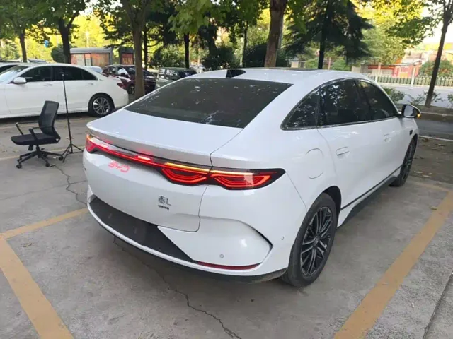 BYD Qin L — Фото автомобиля 6