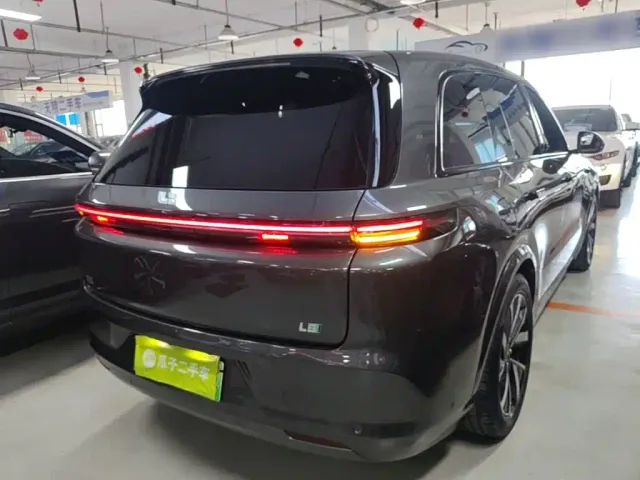 Li Auto L8 — Фото автомобиля 6