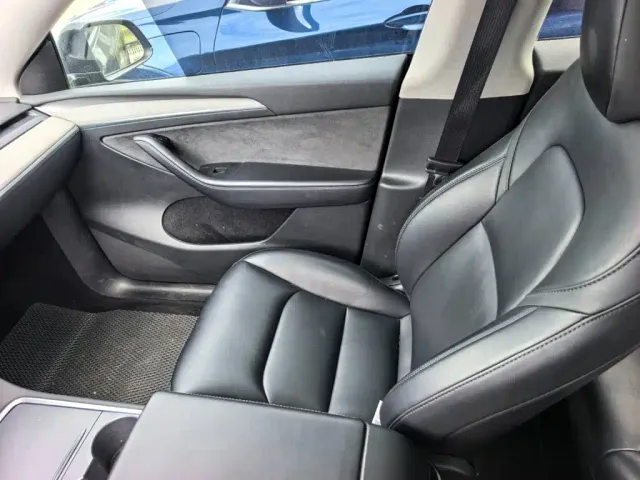 Tesla Model Y — Фото автомобиля 10