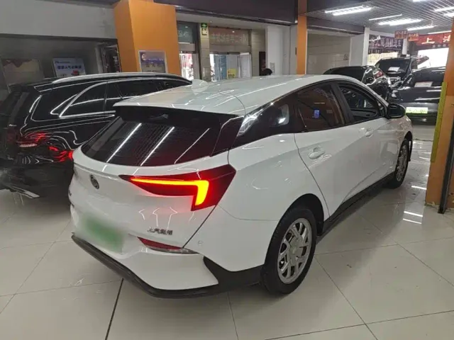 Buick Velite 6 — Фото автомобиля 6