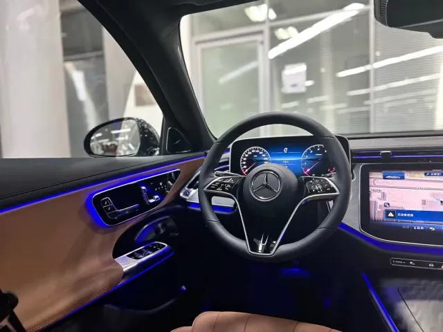 Mercedes-Benz E-Class — Фото автомобиля 13