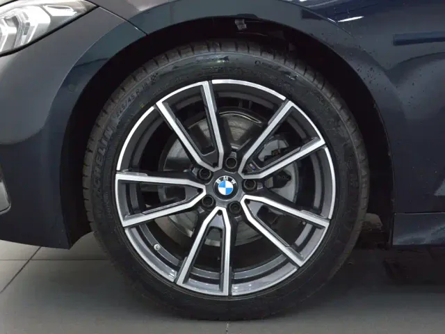 BMW 3 Series — Фото автомобиля 6
