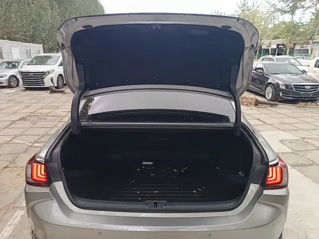 Lexus ES — Фото автомобиля 18