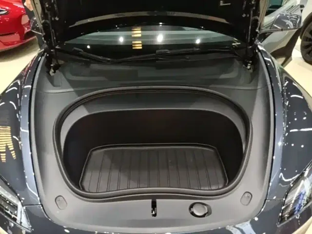 Tesla Model 3 — Фото автомобиля 19
