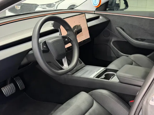 Tesla Model 3 — Фото автомобиля 7
