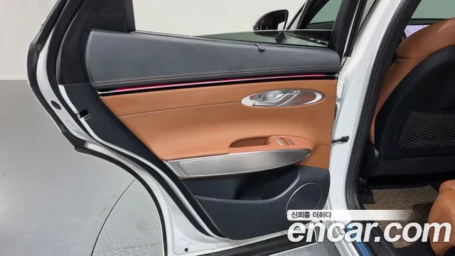 Genesis GV70 — Фото автомобиля 14