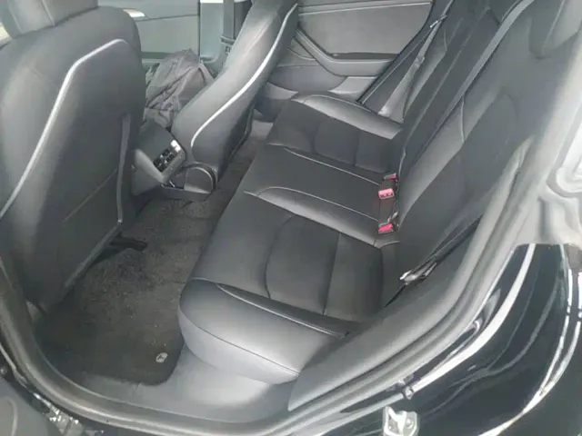 Tesla Model 3 — Фото автомобиля 16