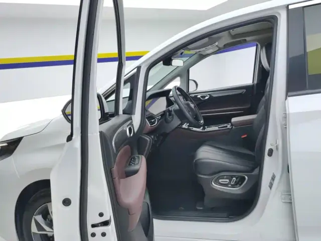 GAC Trumpchi M6 — Фото автомобиля 9