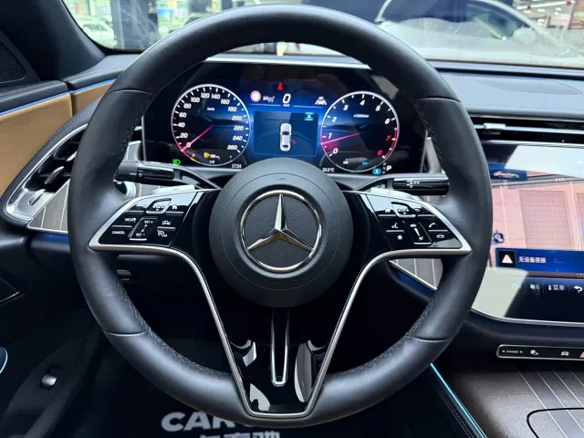 Mercedes-Benz E-Class — Фото автомобиля 9