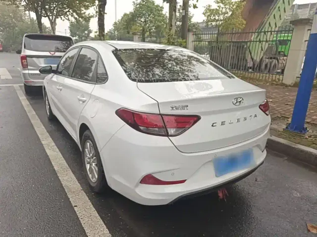 Hyundai Elantra — Фото автомобиля 4