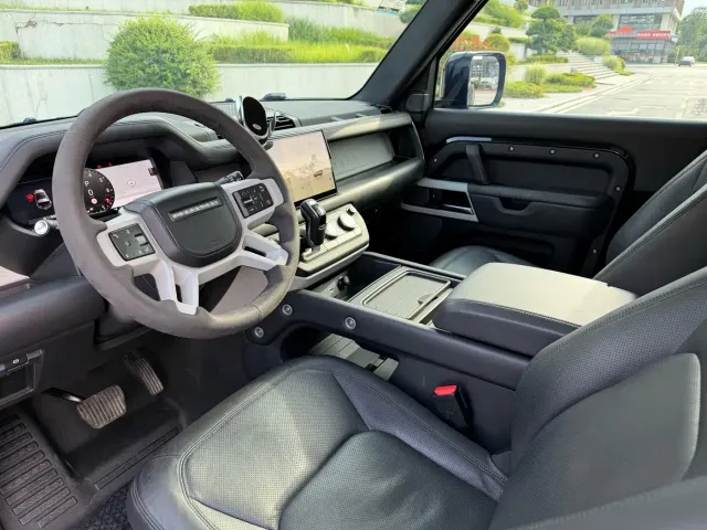 Land Rover Defender — Фото автомобиля 4