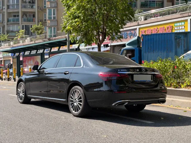 Mercedes-Benz E-Class — Фото автомобиля 11