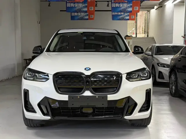 BMW iX3 — Фото автомобиля 3
