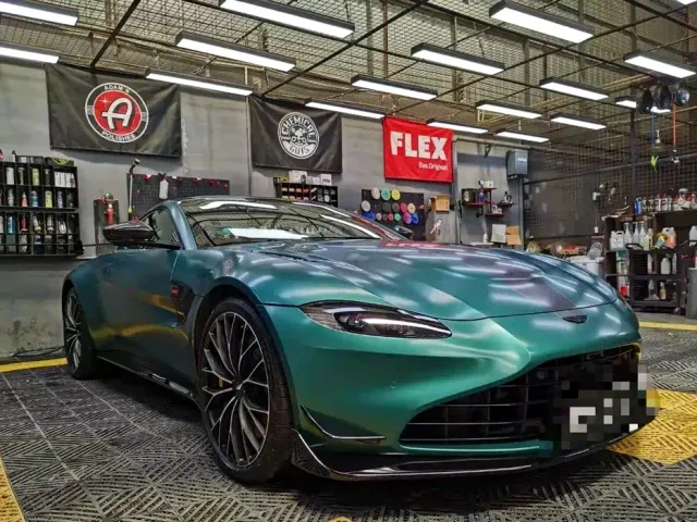 Aston Martin V8 Vantage — Фото автомобиля 2