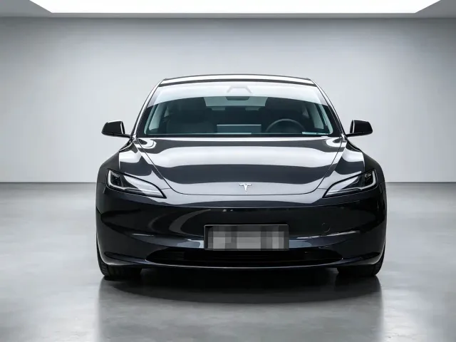 Tesla Model 3 — Фото автомобиля 2