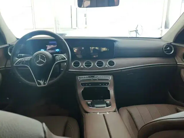 Mercedes-Benz E-Class — Фото автомобиля 5