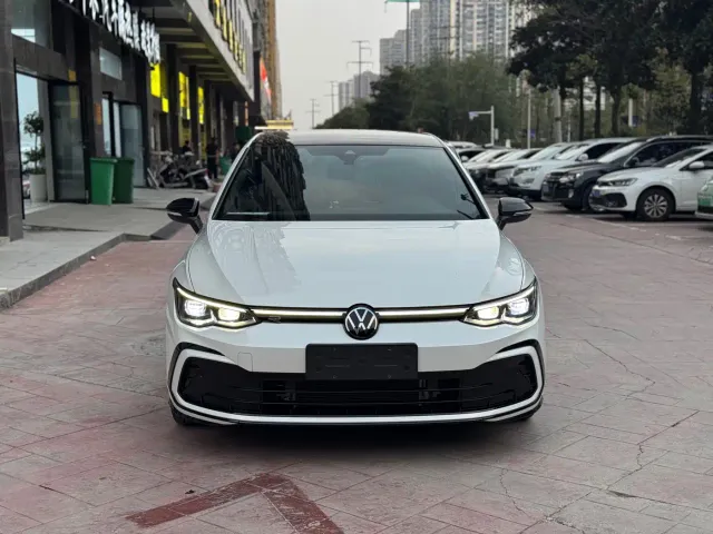 Volkswagen Golf — Фото автомобиля 2