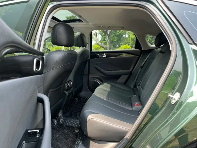 Geely Emgrand — Фото автомобиля 12