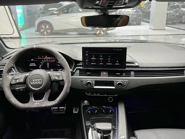 Audi A4L — Фото автомобиля 5