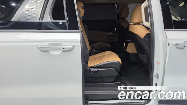 Kia Carnival Generation 4 — Фото автомобиля 12