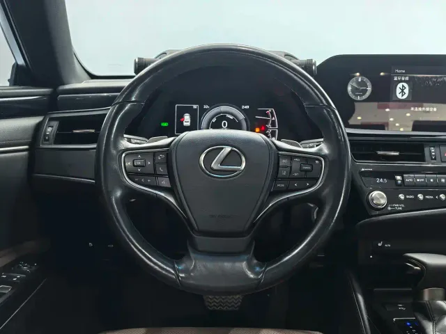 Lexus ES — Фото автомобиля 15