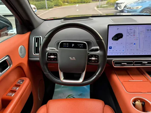 Li Auto L7 — Фото автомобиля 11