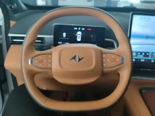 Dongfeng eπ 008 — Фото автомобиля 15