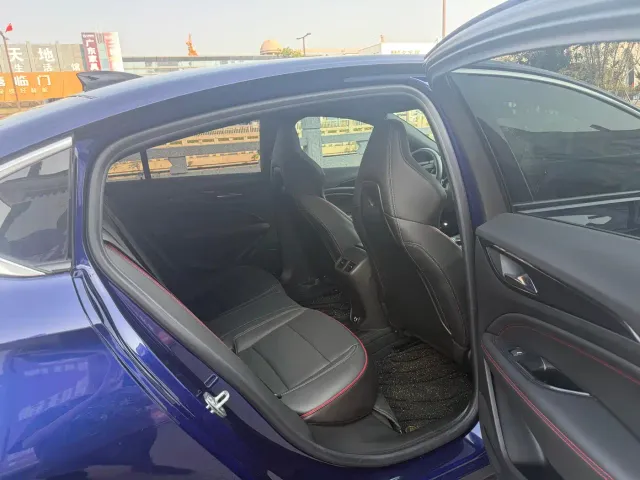 Buick Regal — Фото автомобиля 16