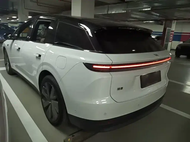 Li Auto i6 — Фото автомобиля 4