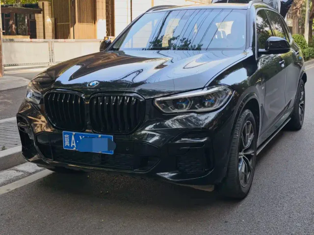 Фотография автомобиля — BMW X5