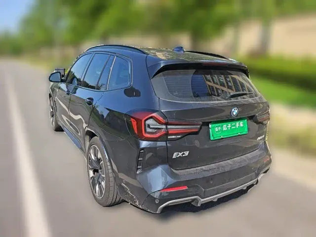 BMW iX3 — Фото автомобиля 4