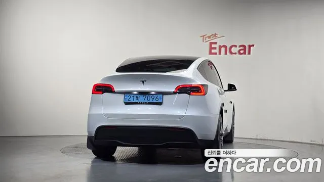 Tesla Model Y — Фото автомобиля 4