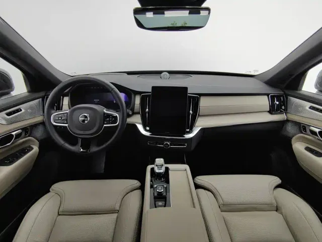 Volvo XC90 — Фото автомобиля 5