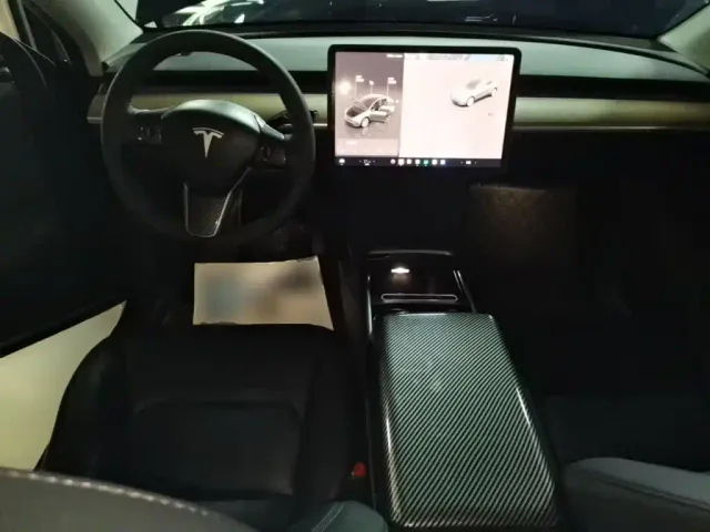 Tesla Model Y — Фото автомобиля 9
