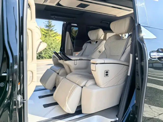 Toyota Alphard — Фото автомобиля 14