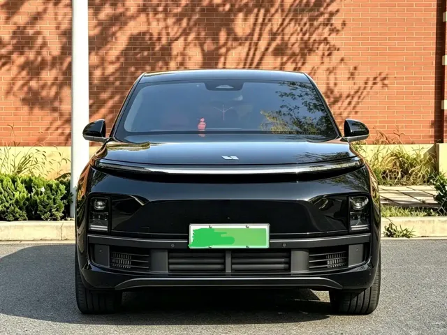 Li Auto L8 — Фото автомобиля 2