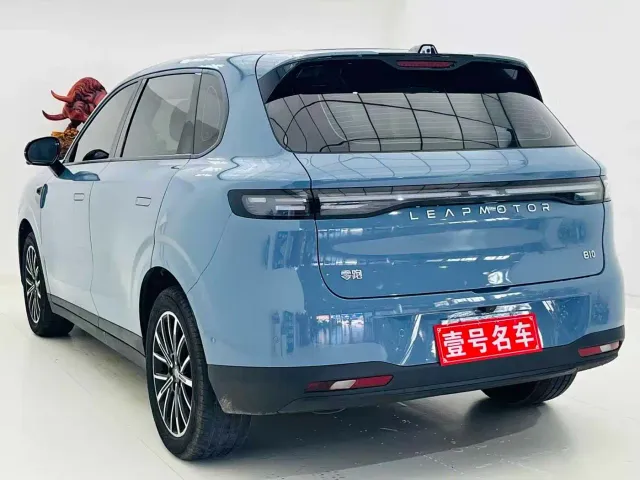 Leapmotor B10 — Фото автомобиля 6