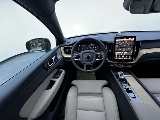 Volvo XC60 — Фото автомобиля 30